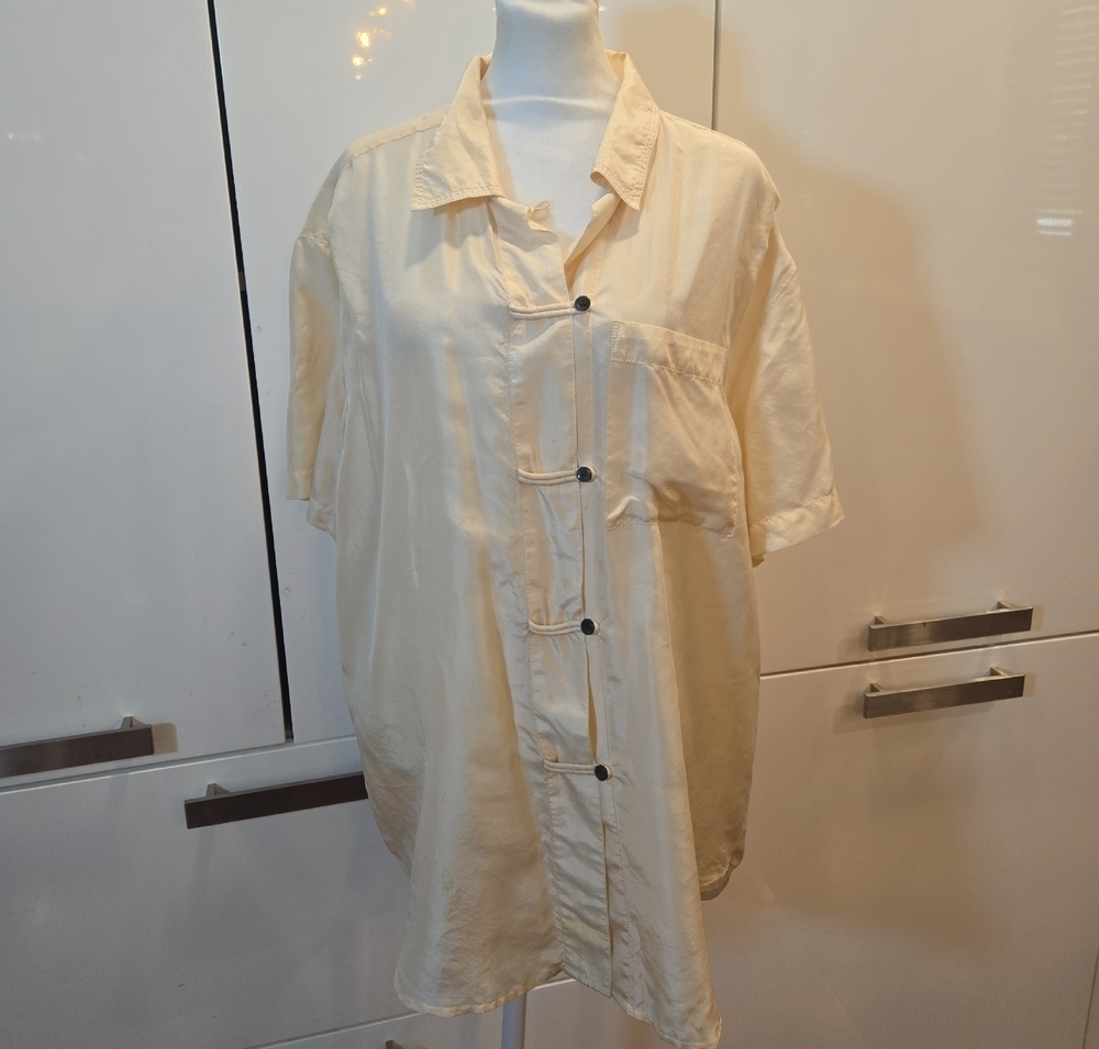 Vintage 100% Silk Short Sleeve Japenese Button Down Shirt Womens Medium Cream